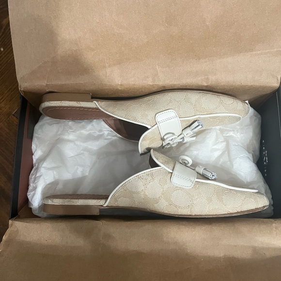 Coach shoes, mules in Beige. Beautiful - Picture 7 of 8